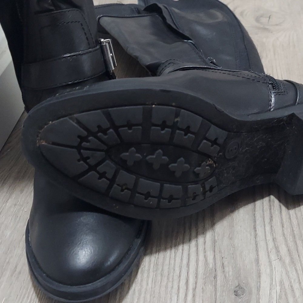 Boots - Picture 3 of 4